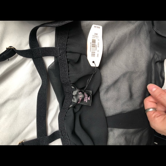 Lingerie - Picture 2 of 3